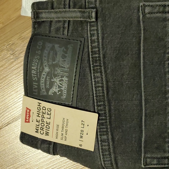 Nwt Levi's mile wide button crop sz 28 - Picture 2 of 4